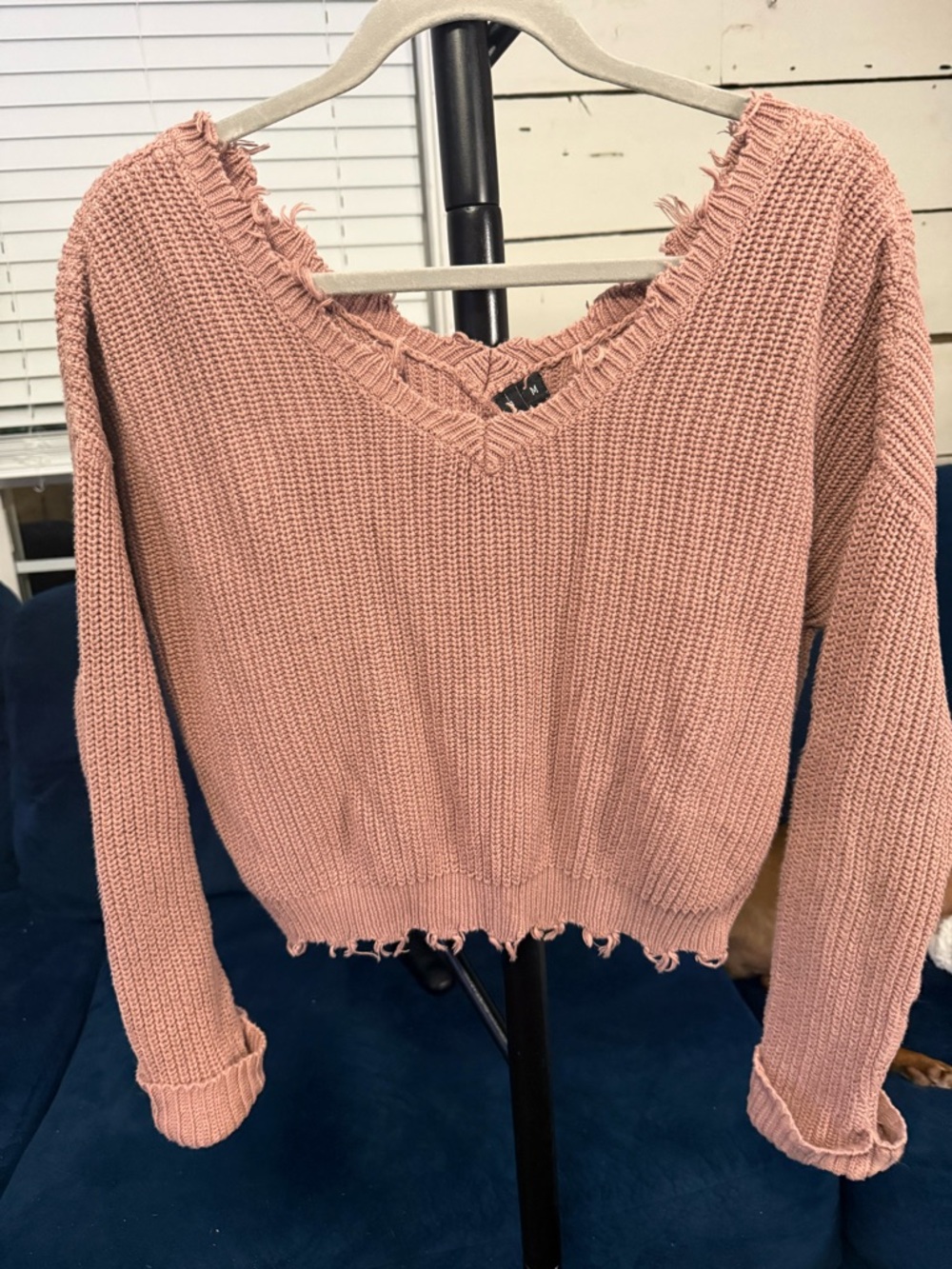 Frayed V-Neck Cropped Sweater - Dusty Pink